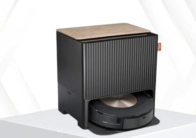 iRobot Roomba Combo j9 dockingstation med robotstøvsuger i sort design med trætop på hvid platform