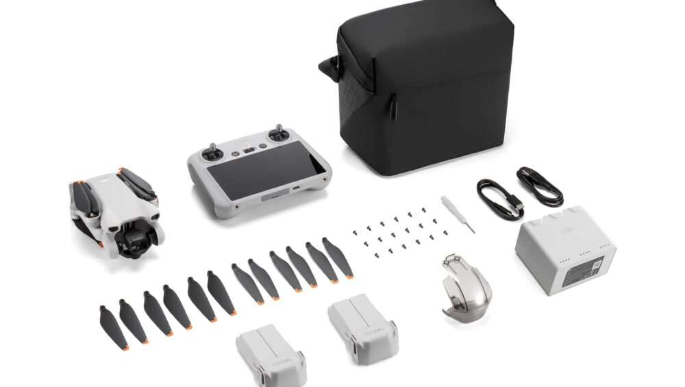 DJI Mini 3 Fly More Combo med DJI RC smartcontroller + GRATIS 2 stk. valgfri bøger om droner