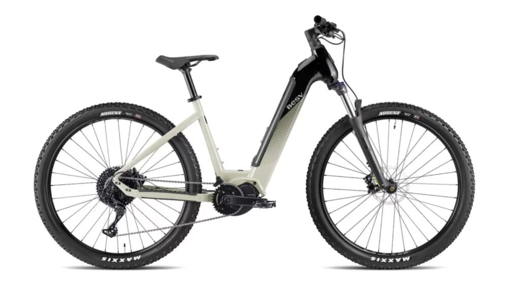 BESV TRX 1.3 MY23 Lav Indstigning 470 Lille E-cykel Sten Grå Med Nat Sort